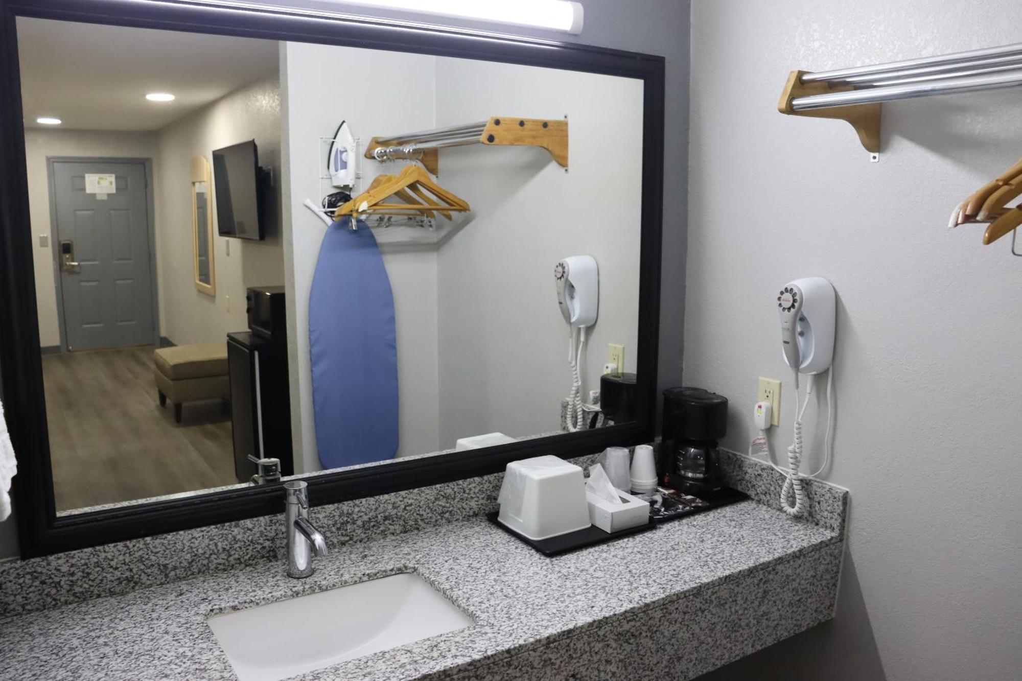 Americas Best Value Inn Cabot Экстерьер фото